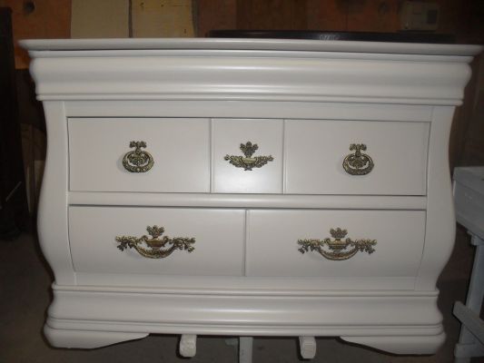 Commode en merisier relookée en gris à Istres